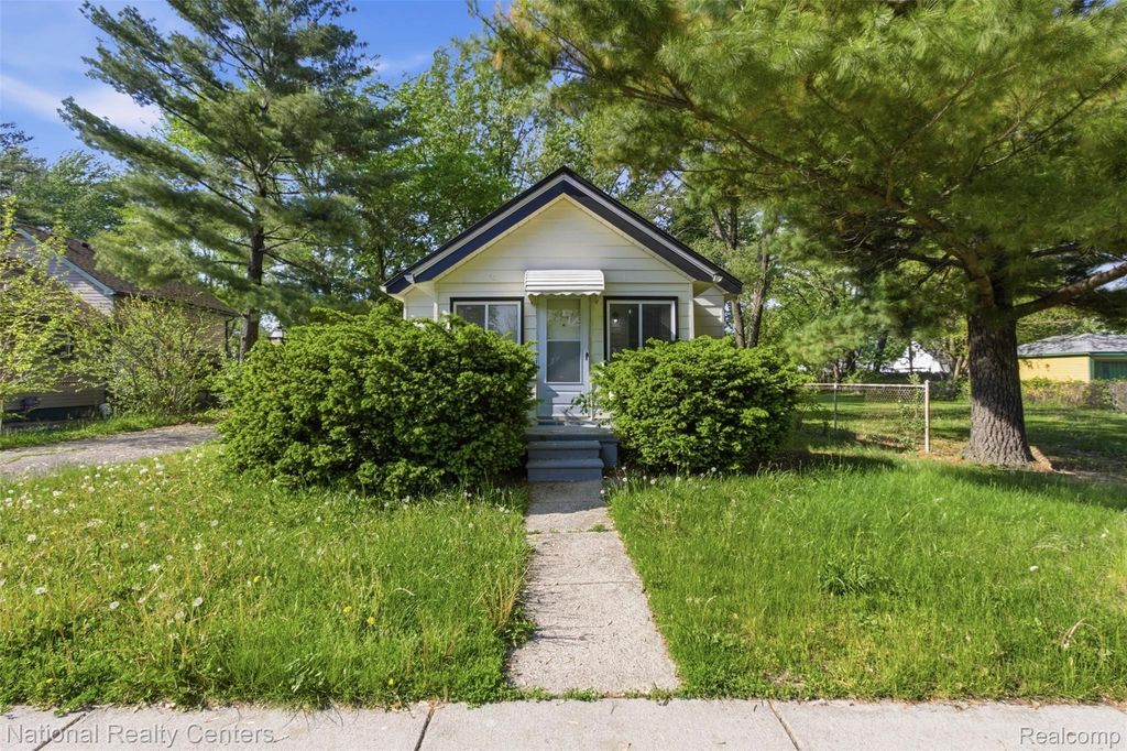 7547 Stephens, Center Line city