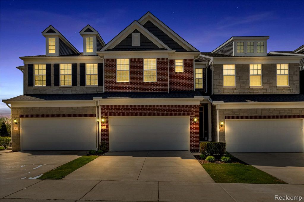 313 Strawberry Drive, Rochester Hills city