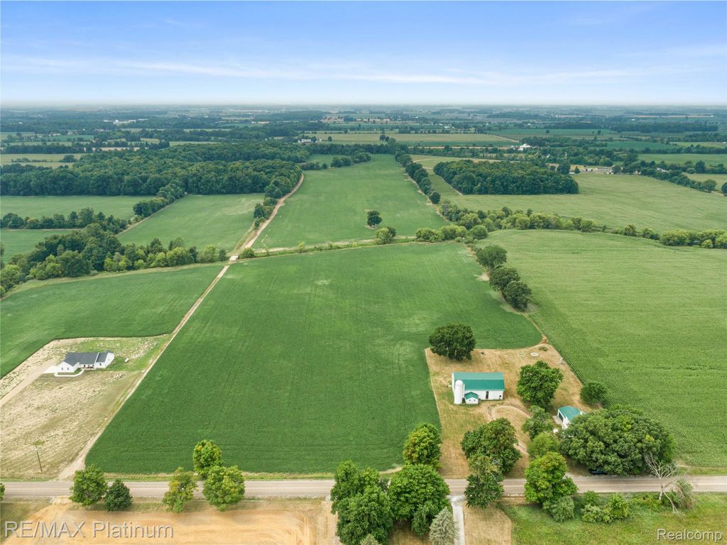 1136 S Nichols Road, Clayton charter township