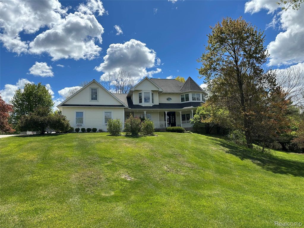 962 Hidden Valley Drive, Orion charter township