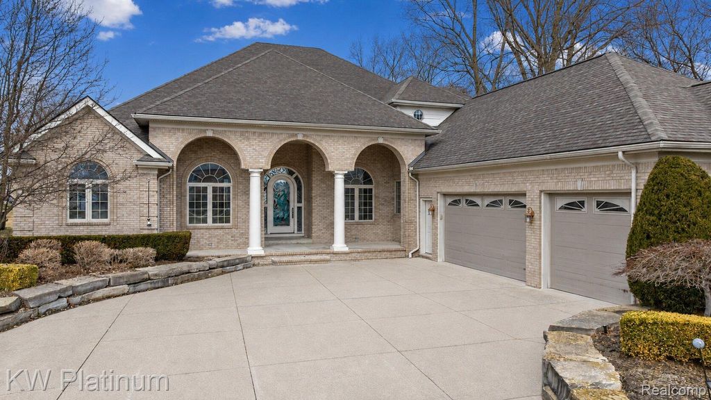 48877 Point Lakeview Drive, Chesterfield township