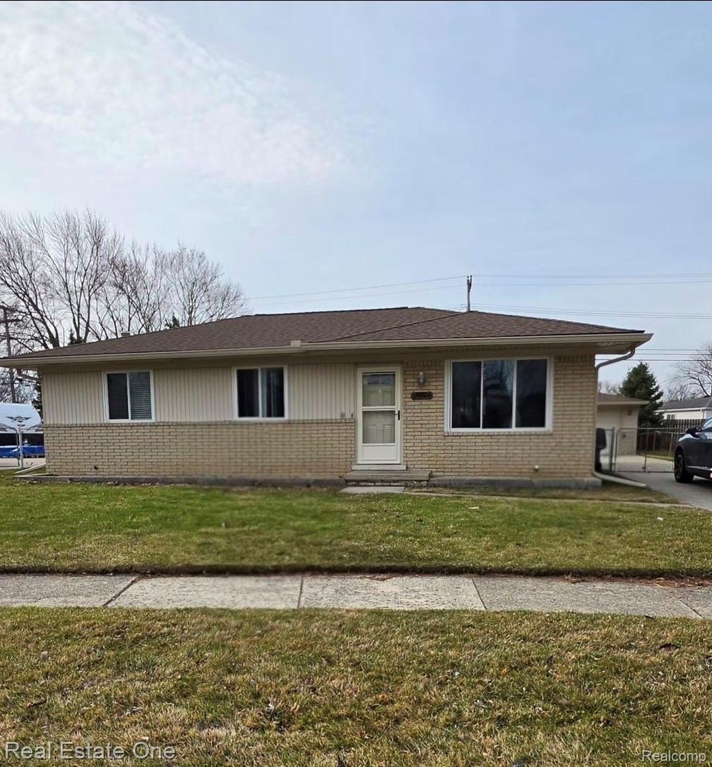 18576 Matthew Drive, Clinton charter township
