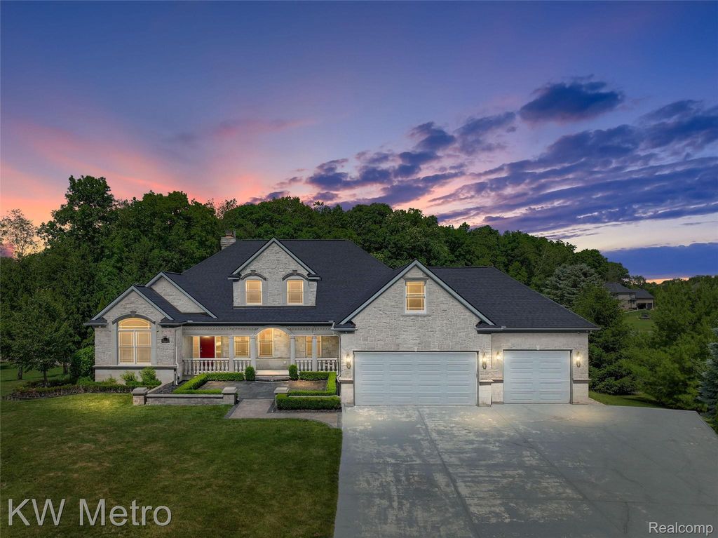 65884 Windrose Court, Ray township
