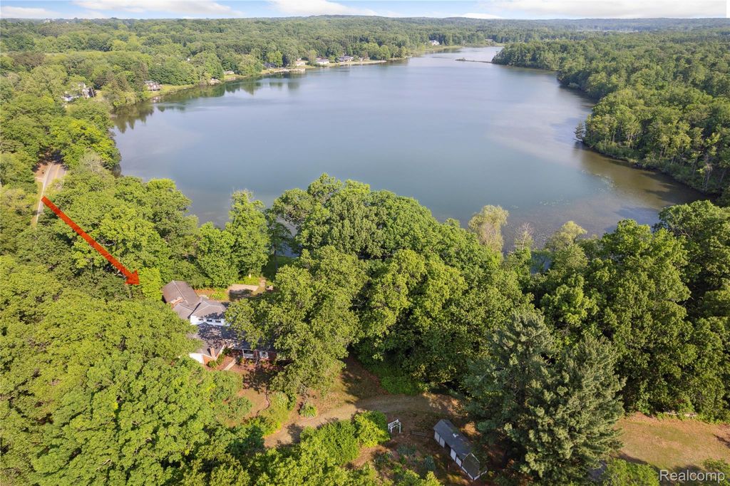 4300 W Bacon Road, Hillsdale township
