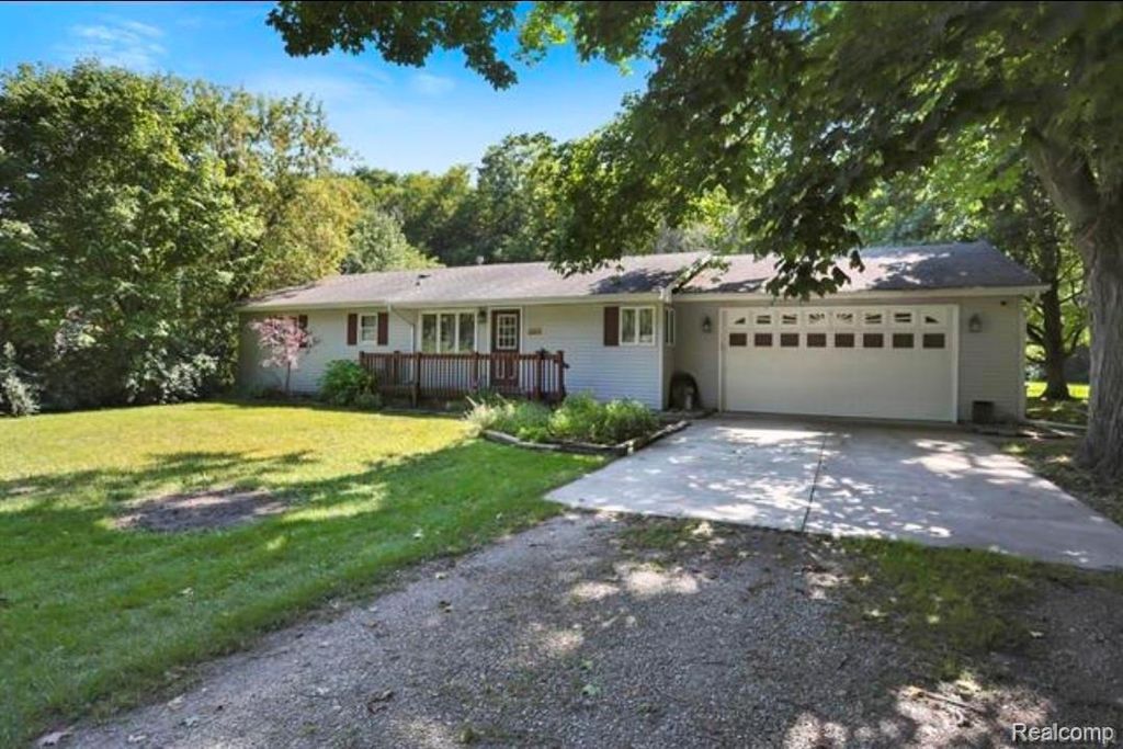 6865 Abbottsford Road, Clyde township