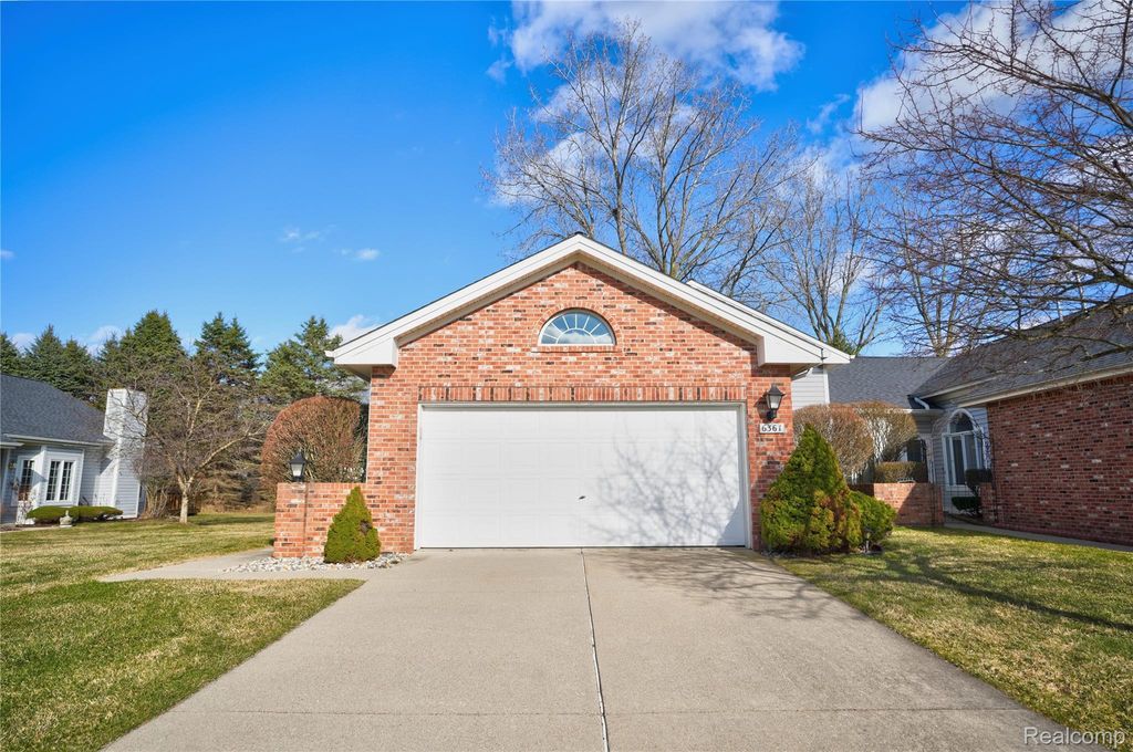 6361 Squire Lake Drive, Flushing