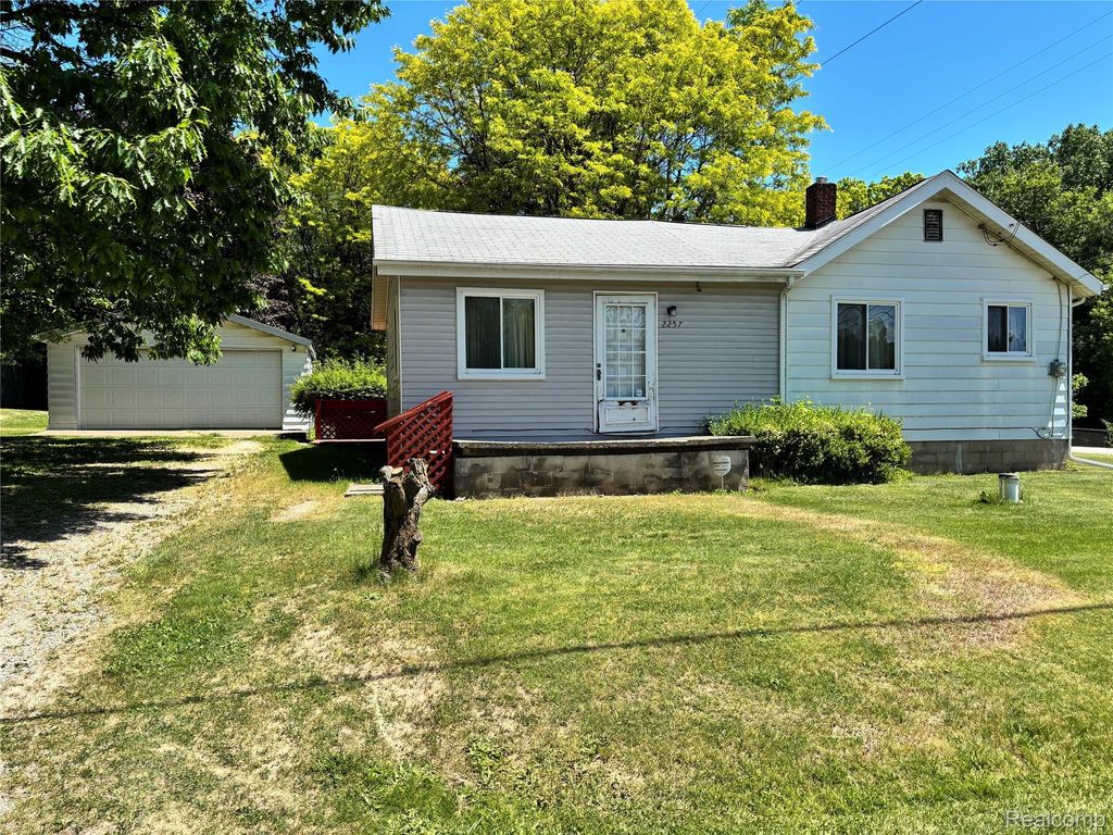 2257 Lodge Road, Flint charter township