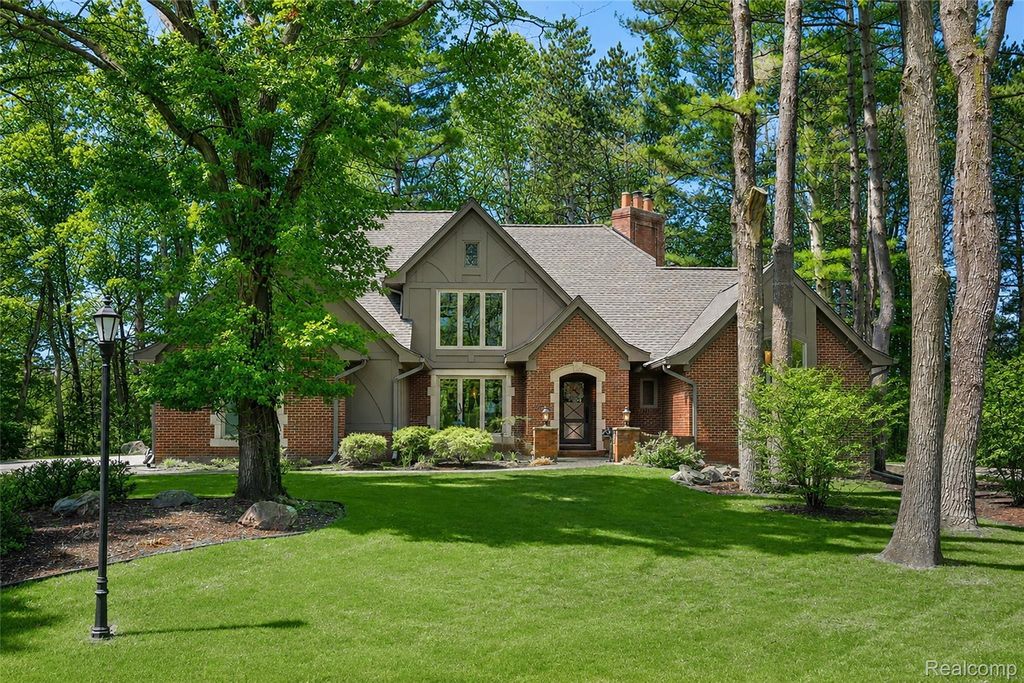 102 Kirksway Lane, Orion charter township