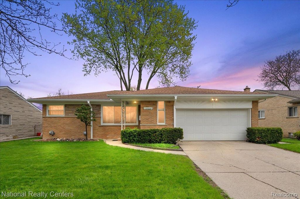 27828 Santa Ana Drive, Warren city