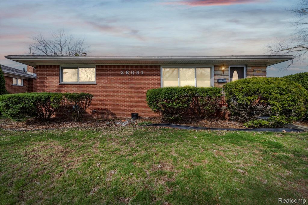 28031 Lorraine Avenue, Warren city