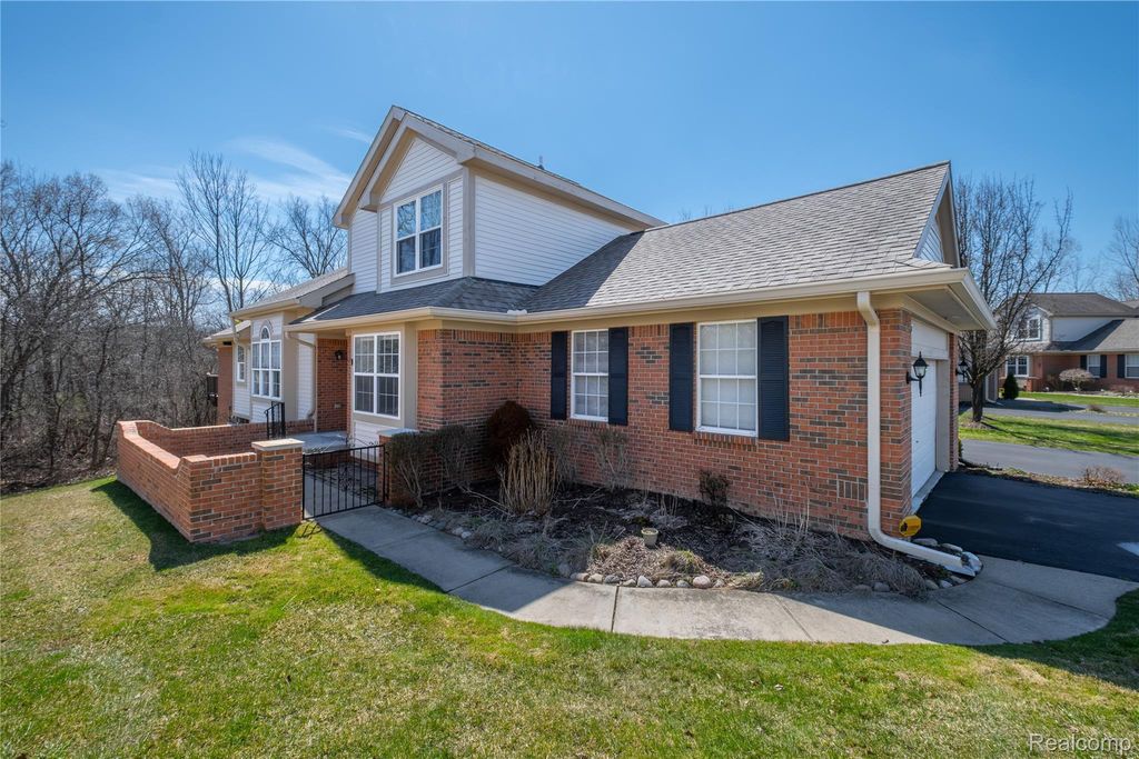 10381 Champions Circle, Grand Blanc charter township