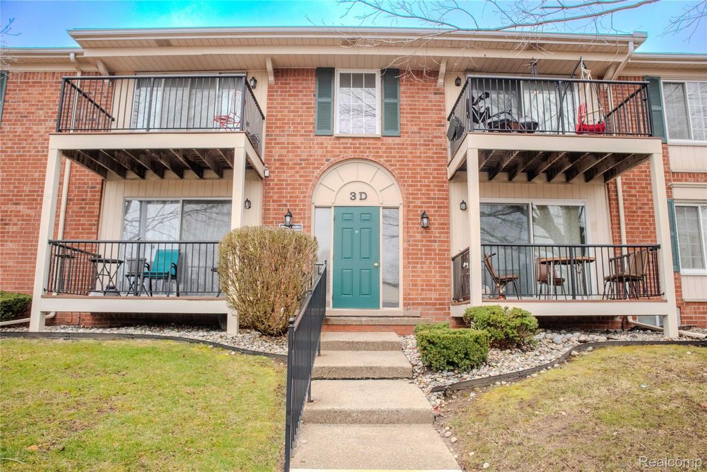 12025 Ina Drive 98, Sterling Heights