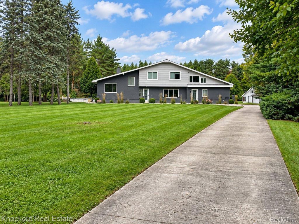9239 Lange Road, Birch Run