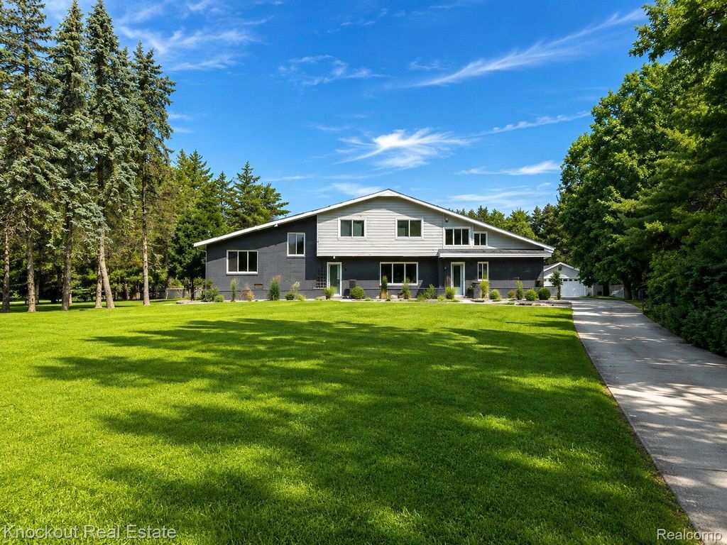 9239 Lange Road, Birch Run township