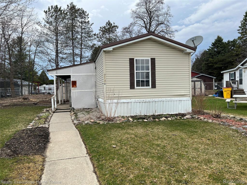 7136 Mapleview Circle W 65, Brown City city