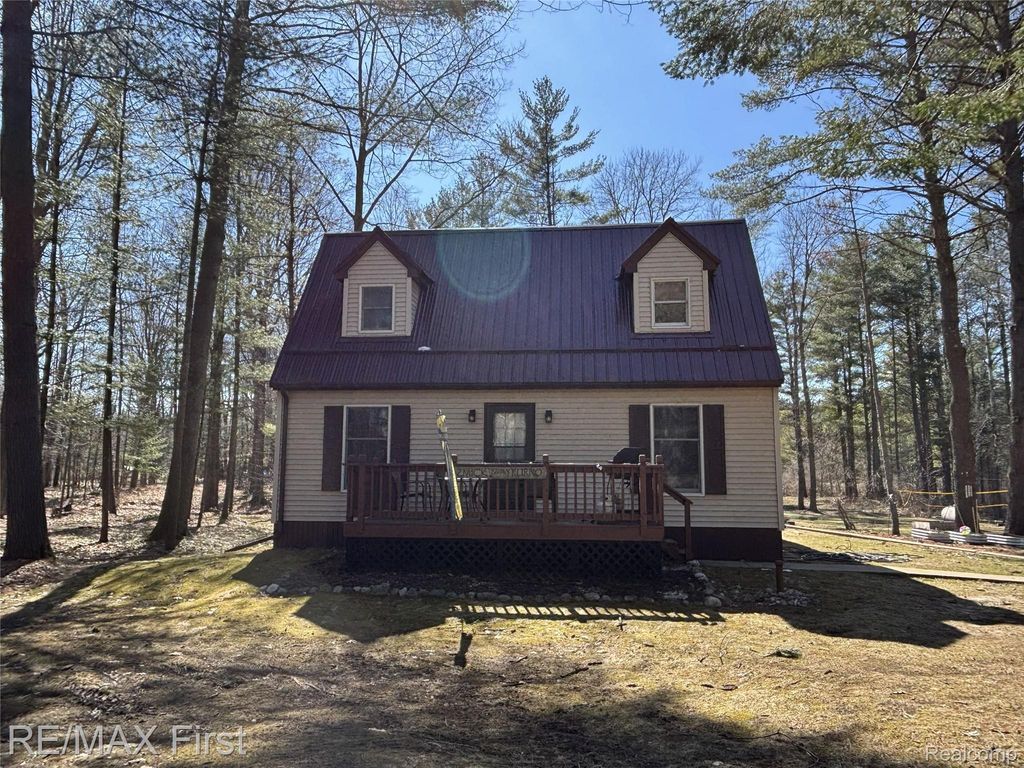 2063 Victoria Court, Hill township
