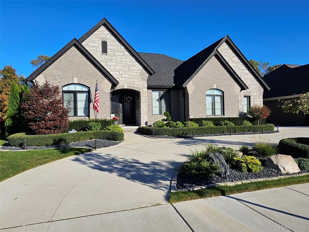 60778 Forest Creek Drive, Washington township