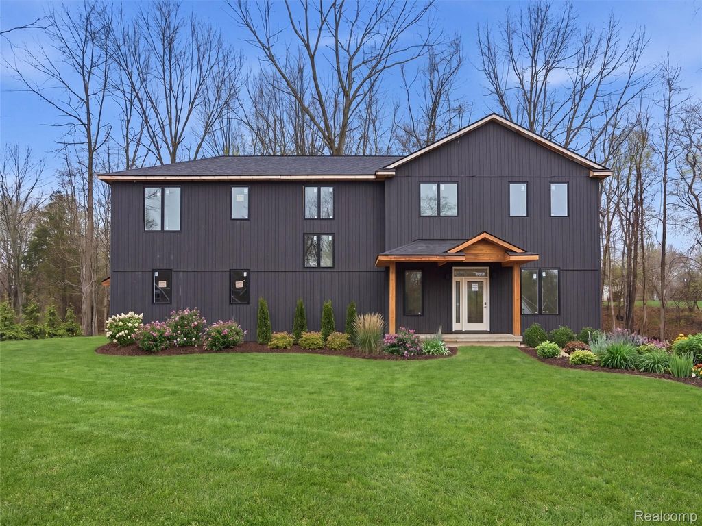 11810 Scenic Valley, Springfield charter township