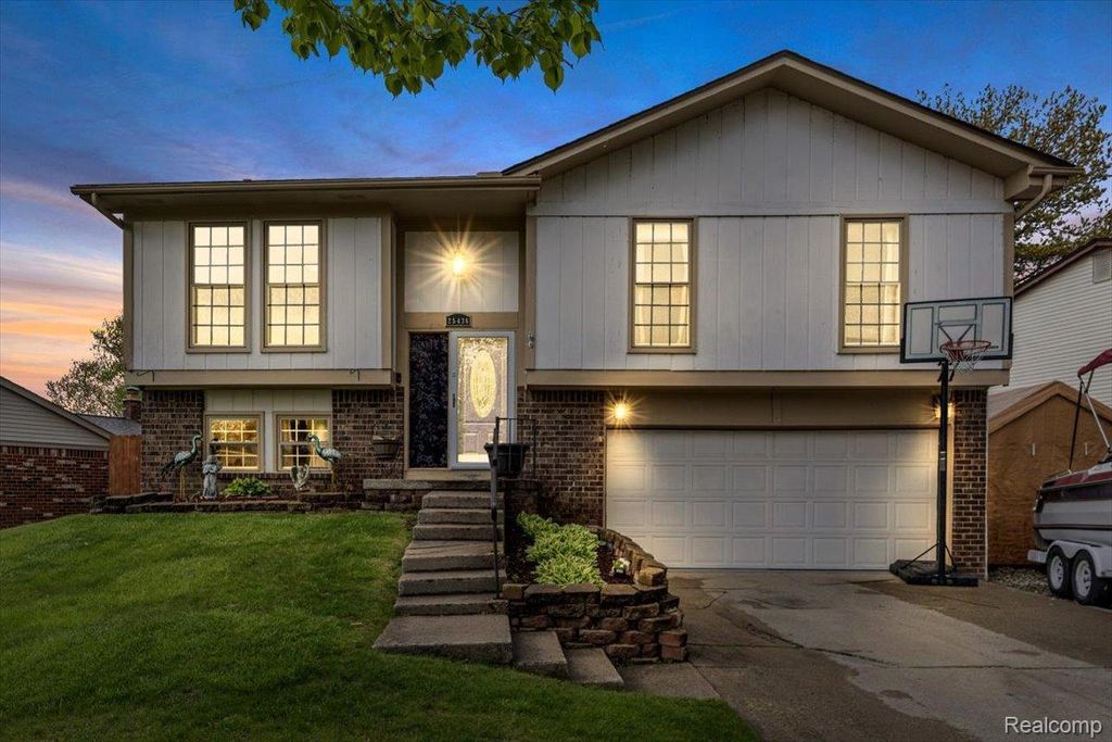25436 Montebello Drive, Woodhaven city
