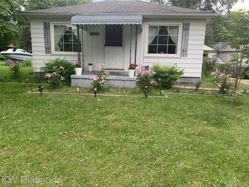27135 Ballard Street, Harrison charter township