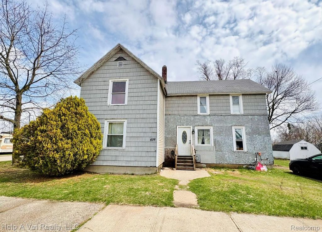 606 Bond Street, Cadillac city