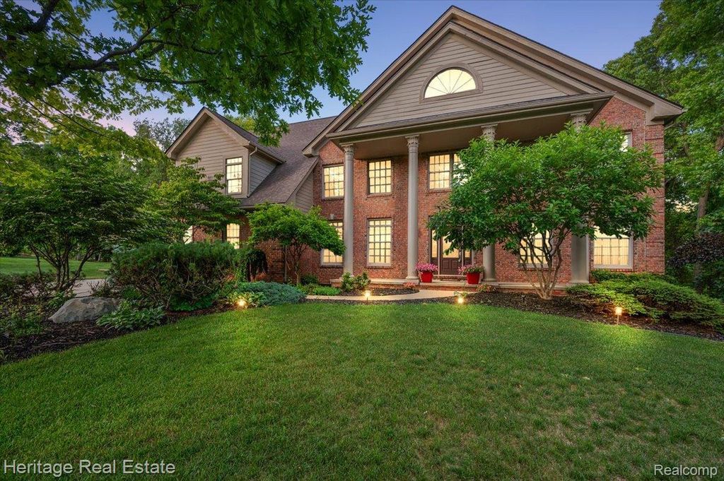 1562 Eagle Trail, Oxford charter township