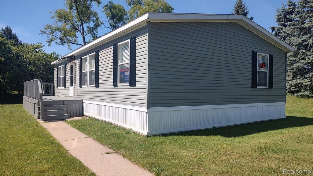 66 Grey Fox Court, Grand Blanc charter township