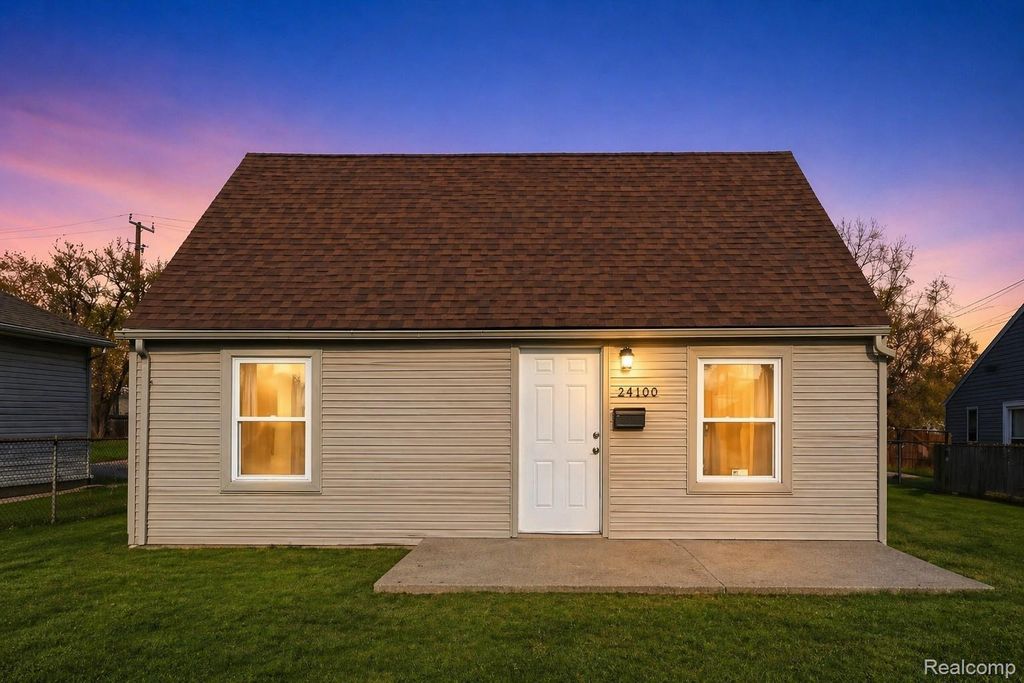 24100 Berry Avenue, Warren city