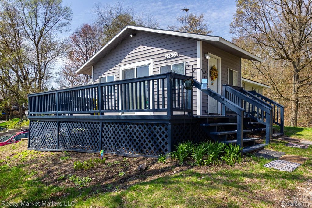 2543 Henry Road, Oregon township
