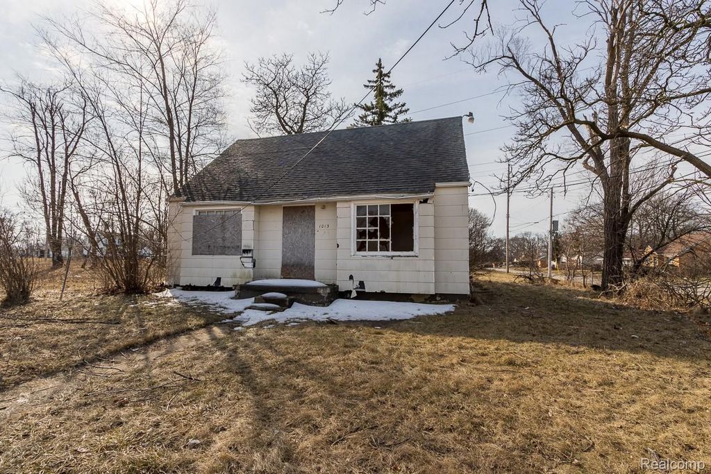 1013 W Pasadena Avenue, Flint city
