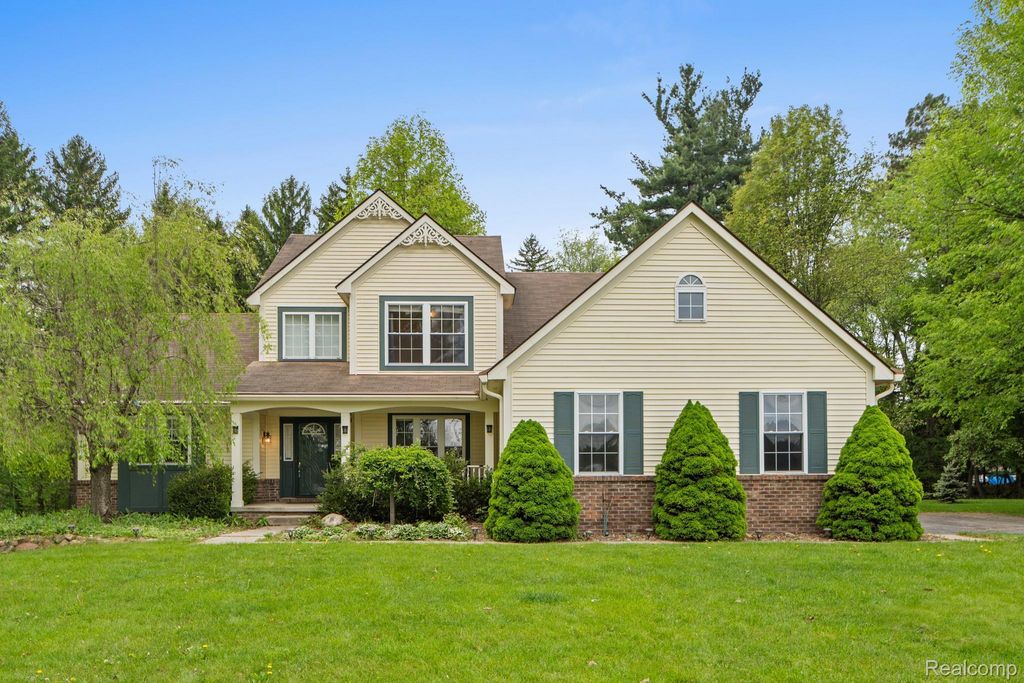 3079 Island Hills Drive, Dexter township