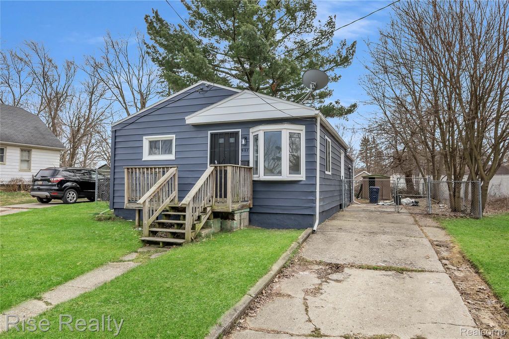657 Barrie Avenue, Flint city