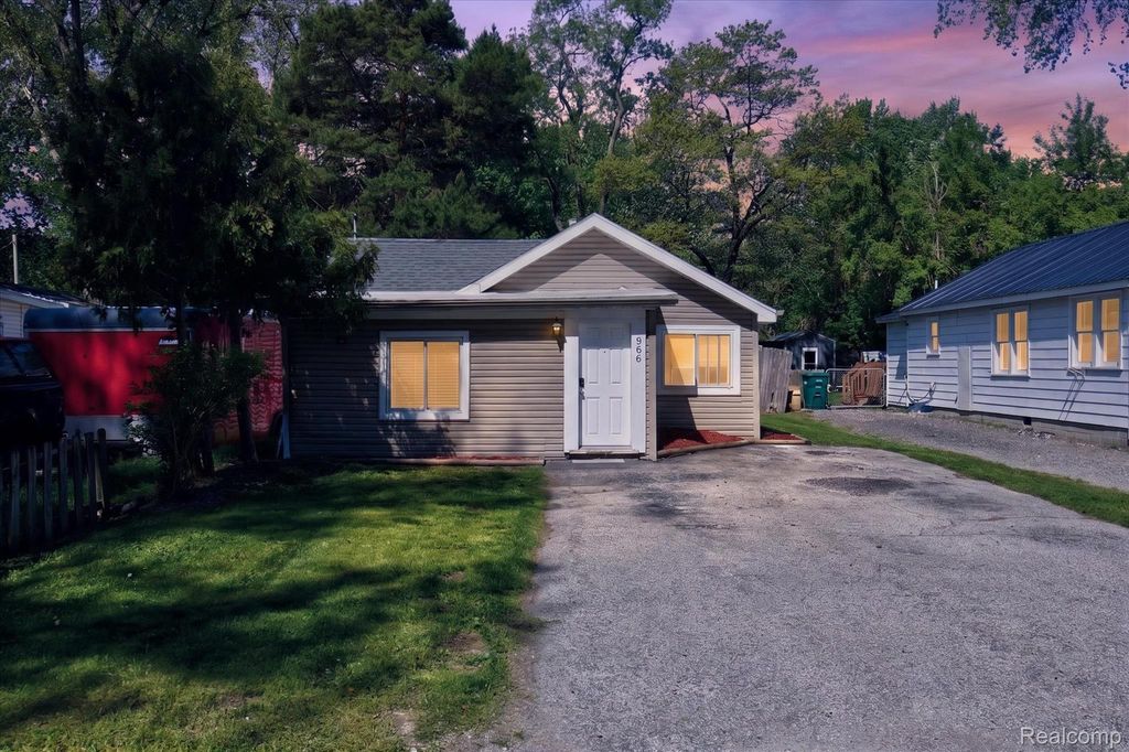 986 Pine Road, Bangor charter township