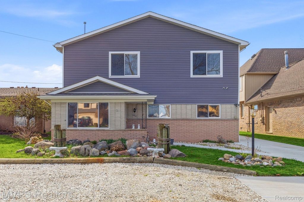 39415 E Archer Drive, Harrison charter township