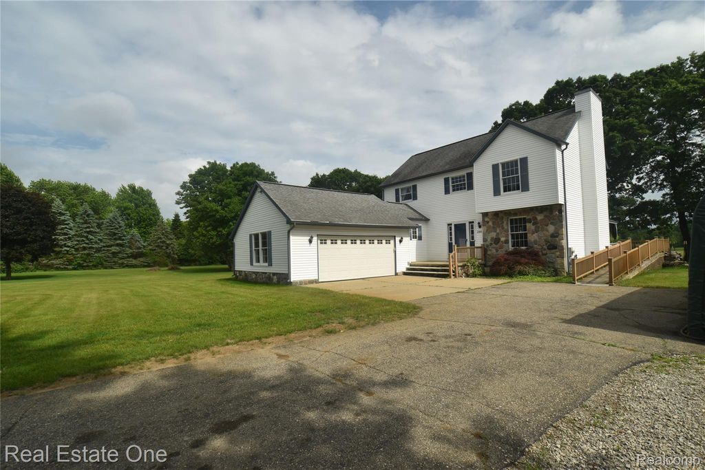 246 Nicklas Court, Oxford charter township