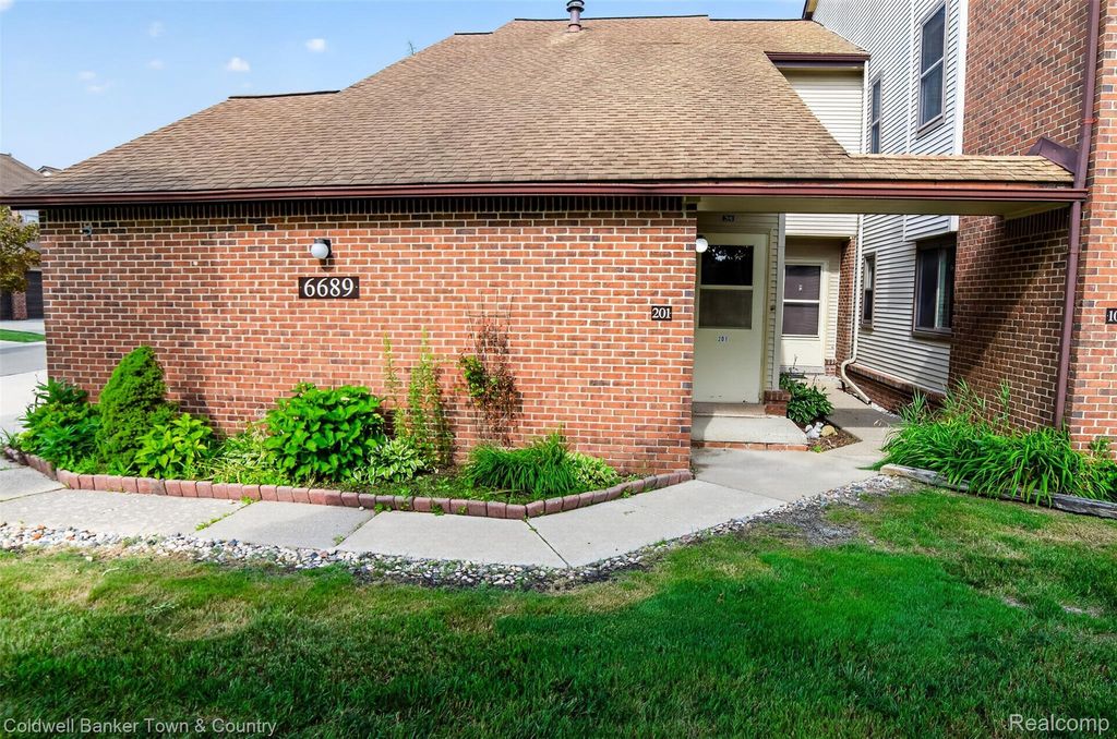 6689 Ridgefield Circle 201, West Bloomfield charter township