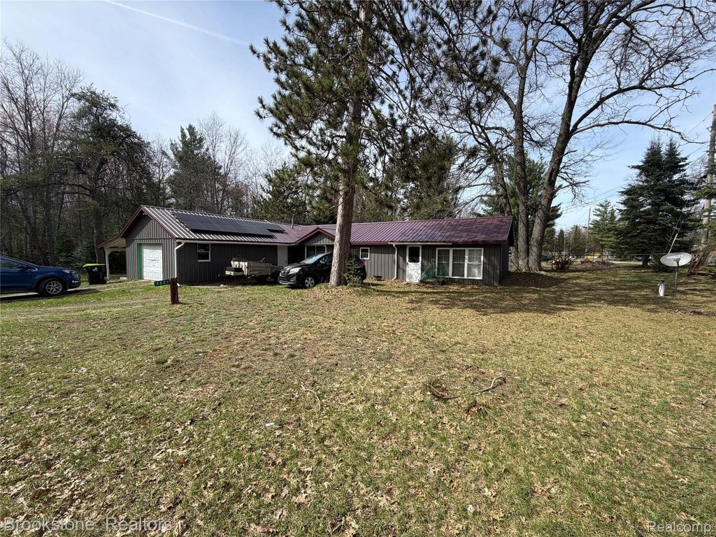9023 Erie Avenue, Richfield township