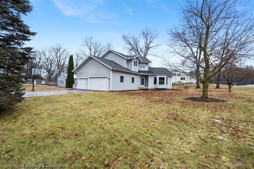 7151 Bayview Road, Napoleon township