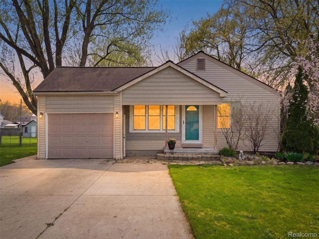 23564 Donaldson Street, Clinton charter township
