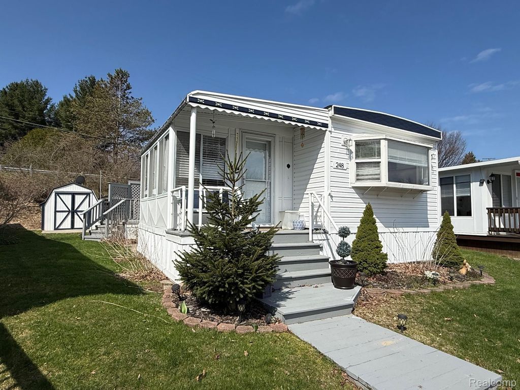 248 Shoreline Dr W., Sanilac township