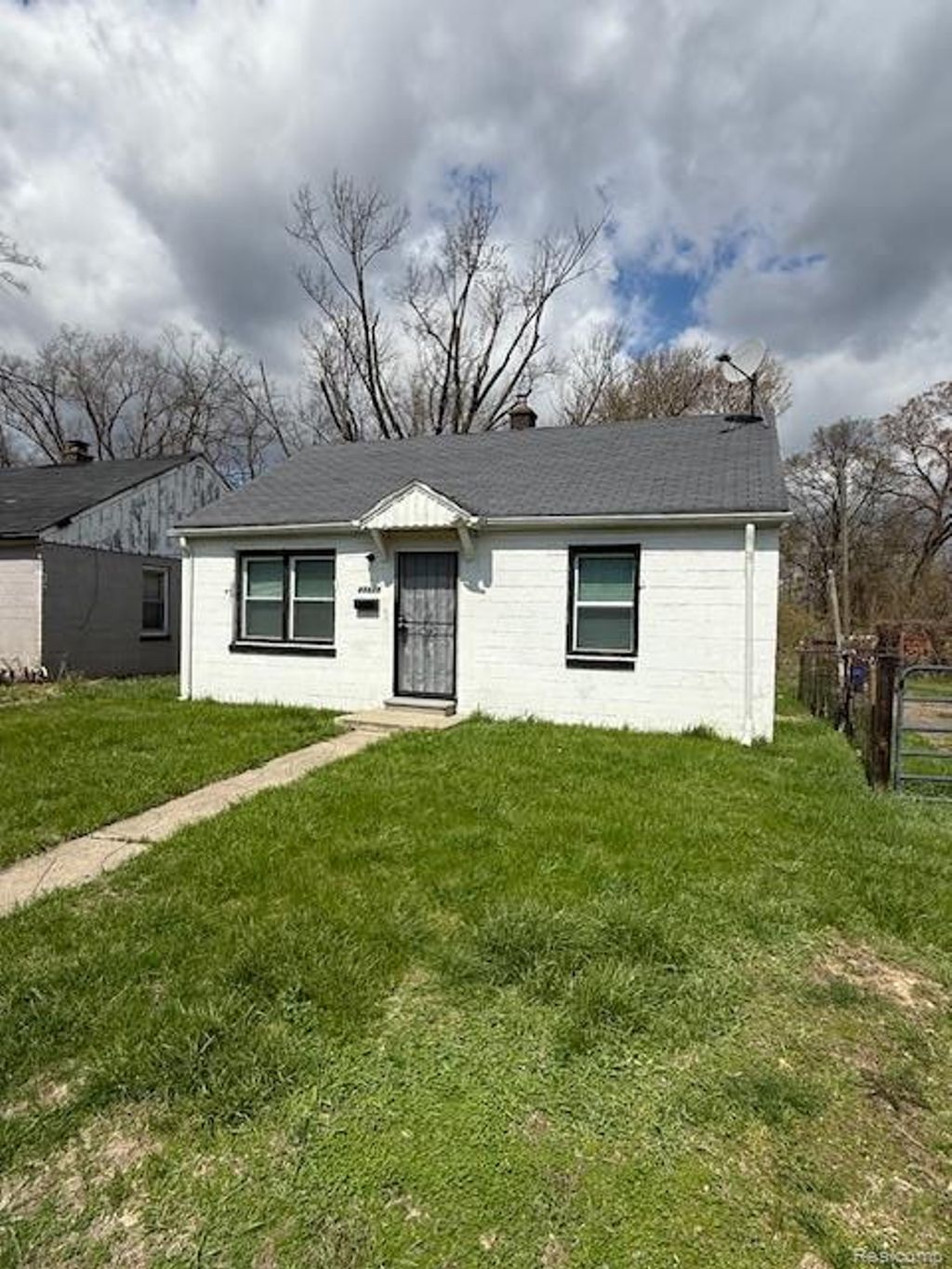 21530 W Davison Street, Detroit city