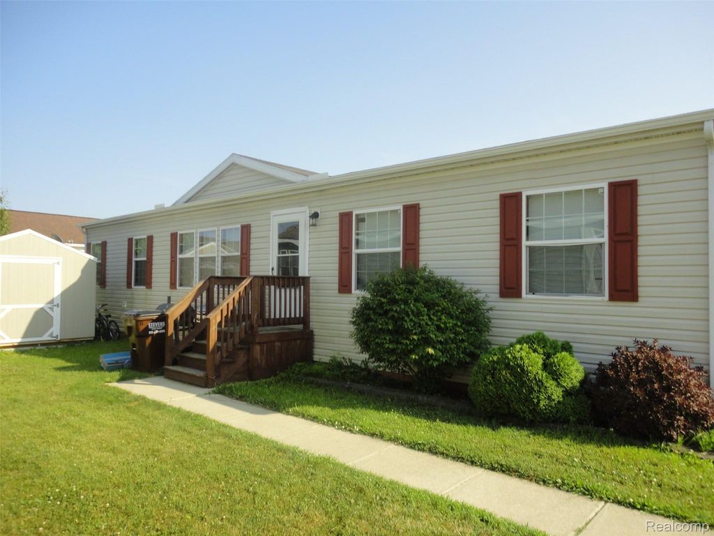 955 Cameron Circle, Raisinville township