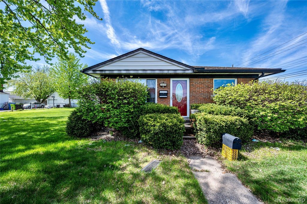 26155 Groveland Street, Madison Heights city