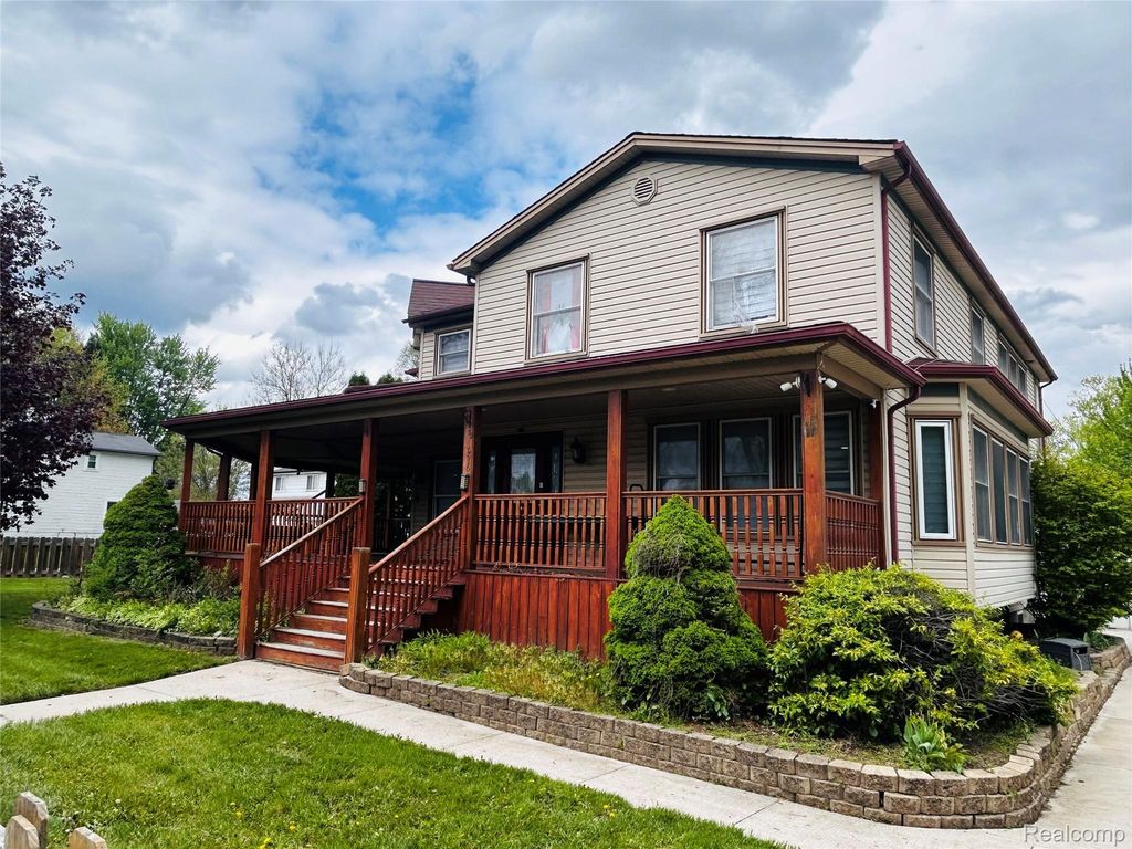 8186 Lenore Street, Dearborn Heights city