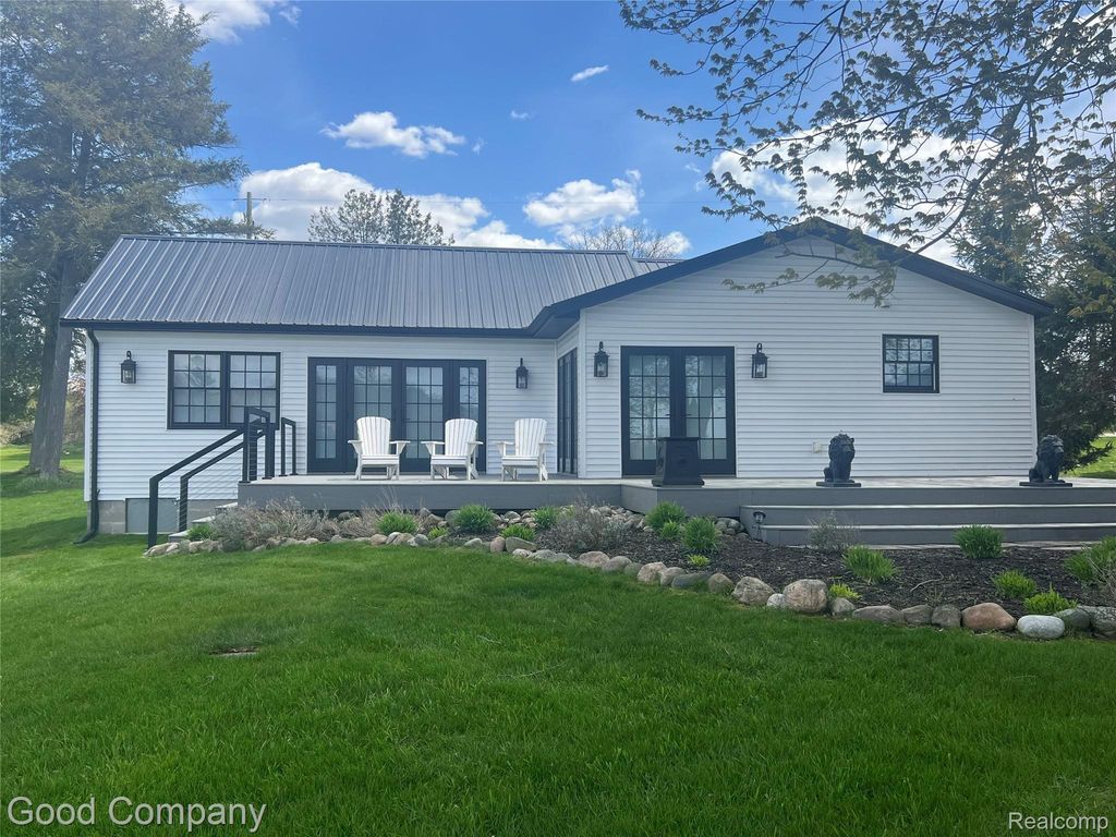 1849 E Pratt Lake Road, Sage township