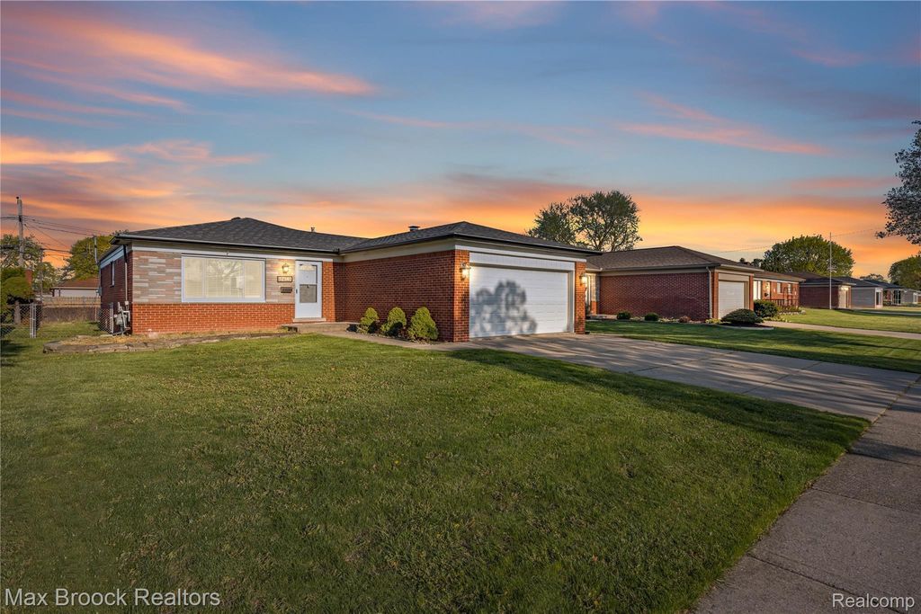 32340 Columbus Drive, Warren city