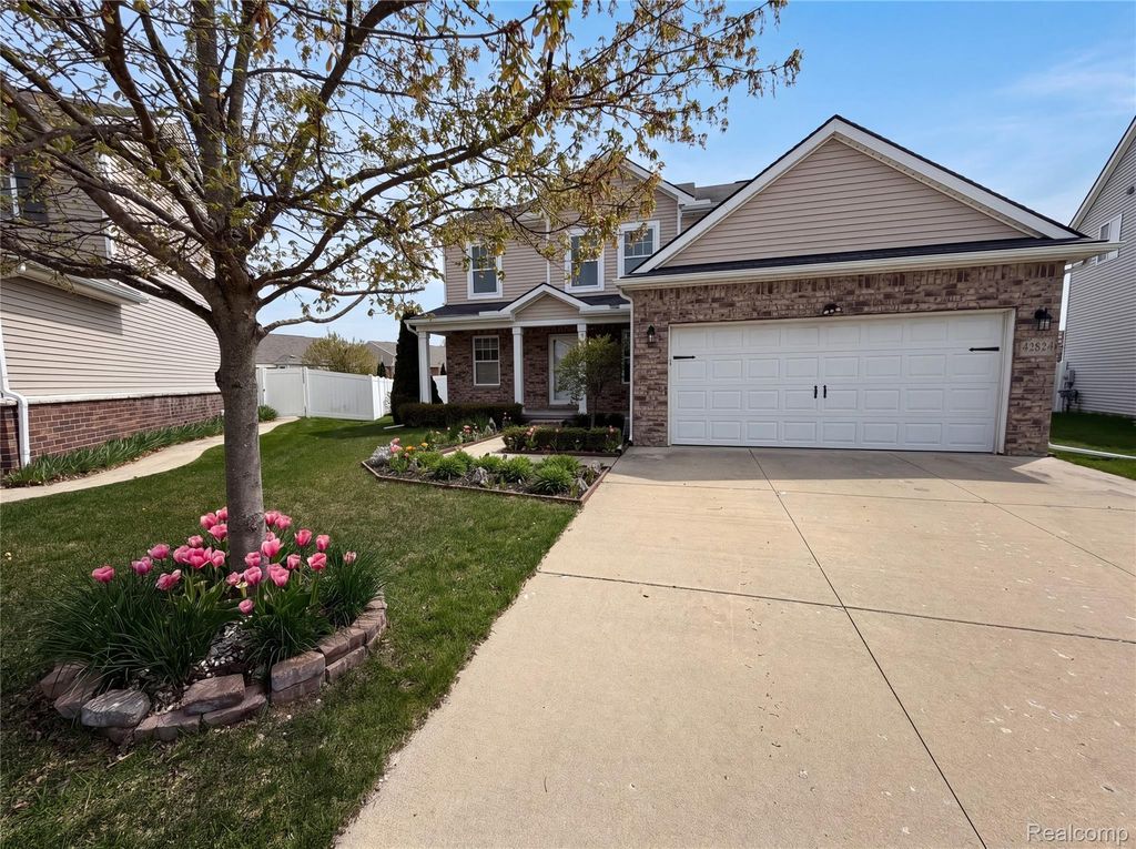 42824 Greystone Drive, Sterling Heights