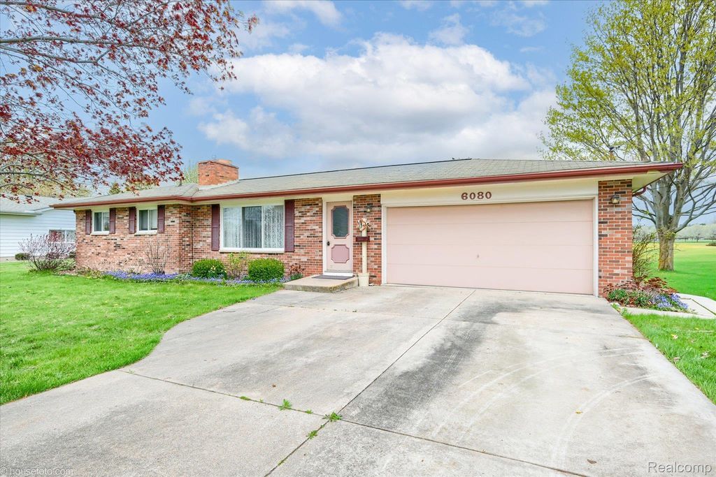 6080 Shattuck Road, Saginaw charter township