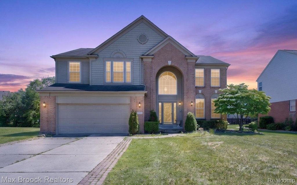 15034 Oak Knoll Court, Sterling Heights city