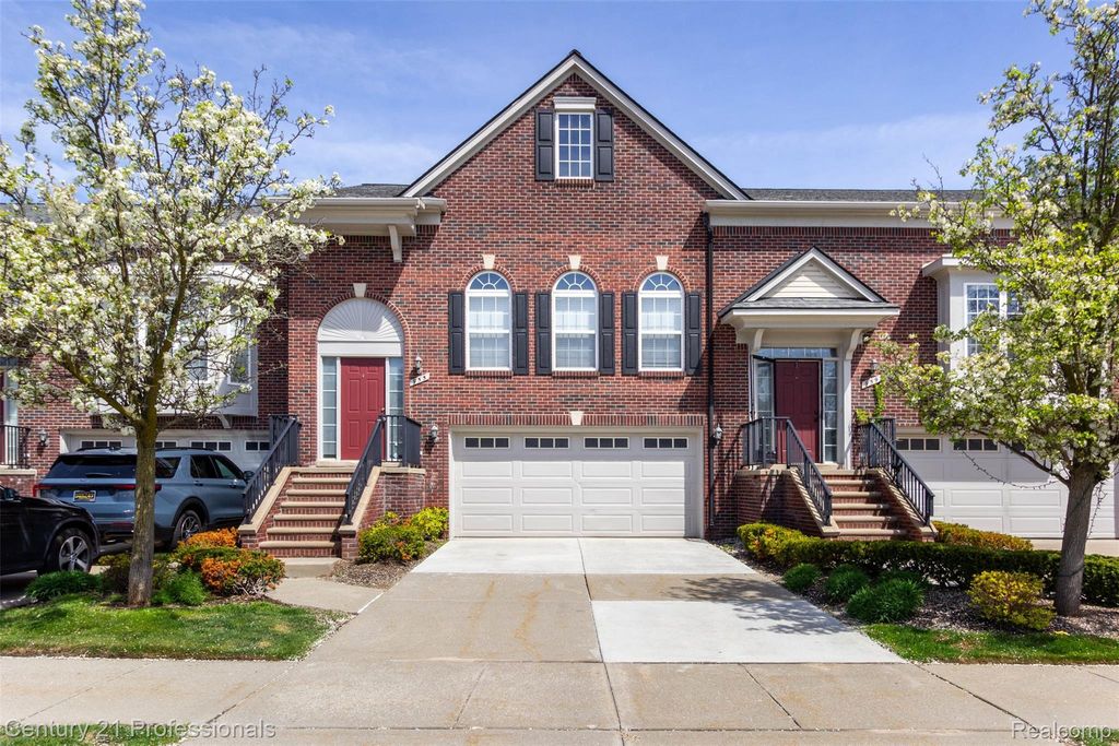 955 Sandalwood Drive, Troy